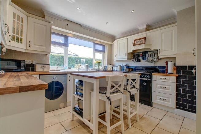Fonmon Road, Rhoose, Barry, HernCrabtree_ (22).jpg