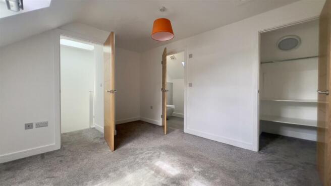 Princiapl Bedroom with En-Suite and Wardrobe