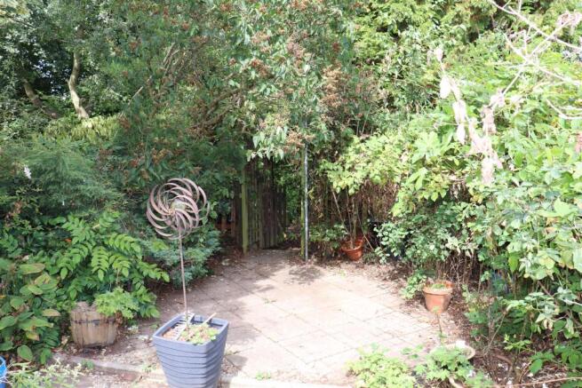 LARGE REAR GARDEN