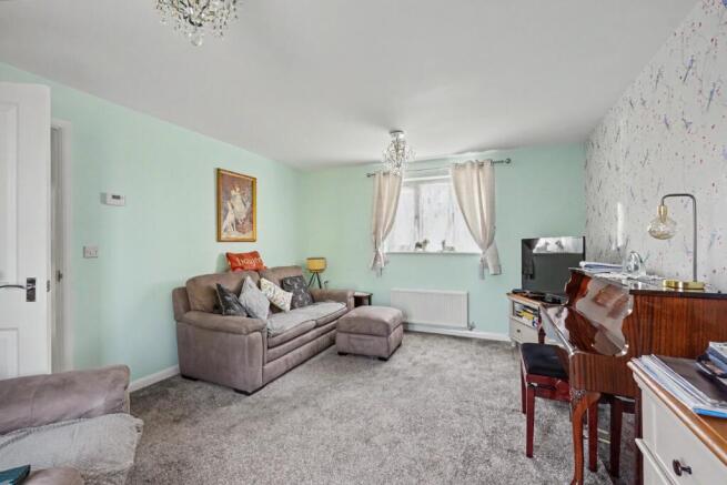 Redwing Avenue, Iwade, Sittingbourne, Kent, ME9 8FT photo 4