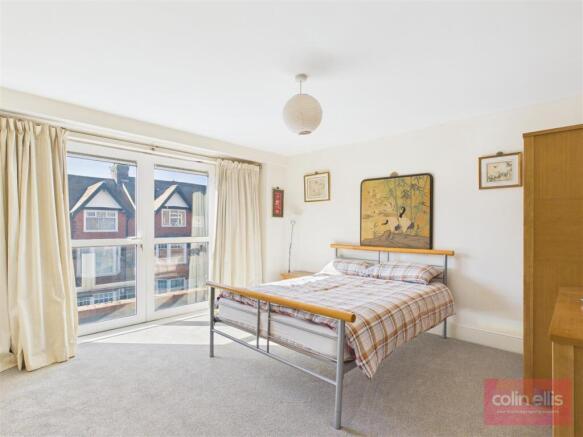 2 bed Flat for sale Image 8