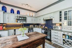 Flat 4, Linden House, Guildford Road, Billingshurst RH14 0SE