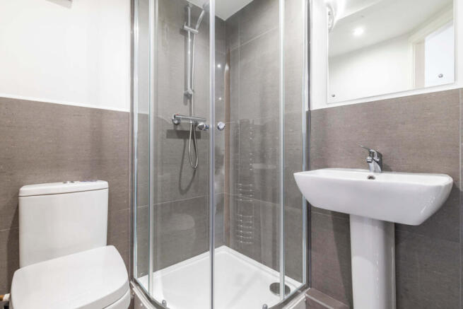 6 bed House to rent Image 11