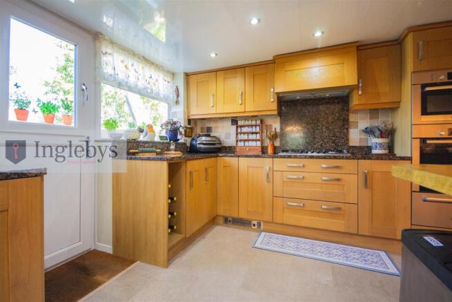 3 bed Detached for sale Image 11