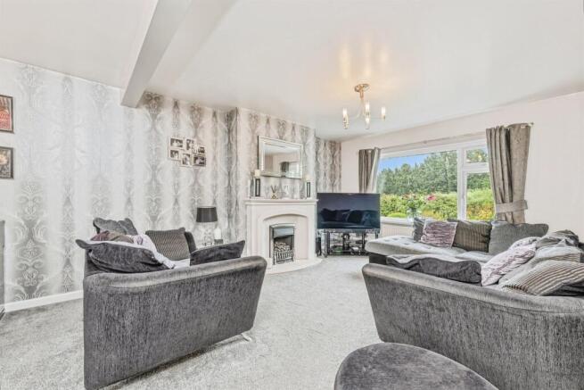 4 bed Semi-Detached for sale Image 4