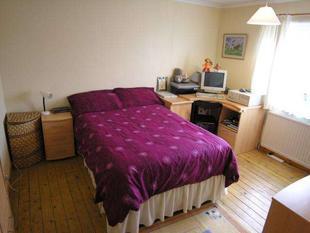 BEDROOM 1: