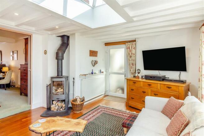 8551296-interior14.jpg