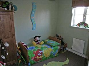 BEDROOM 2