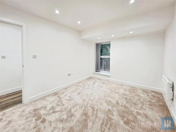 3 bed Apartment to rent Image 9