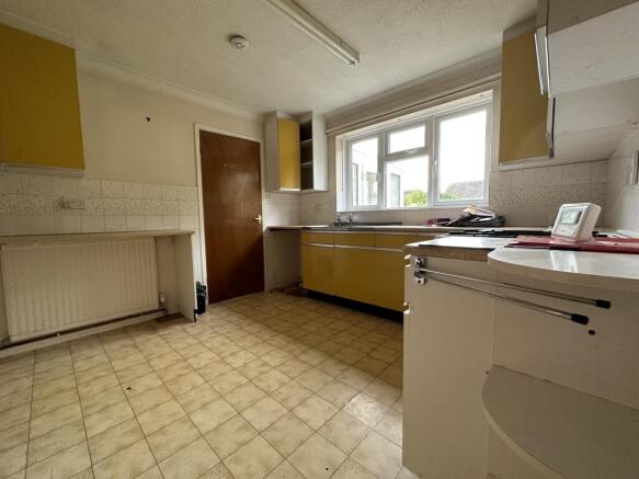 Kitchen 2.JPG