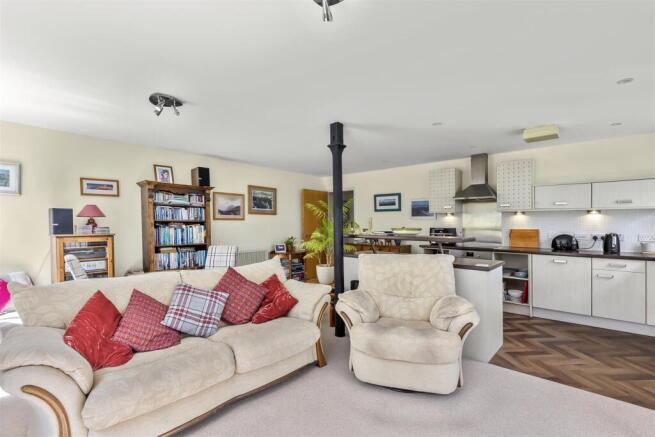 2 bed Apartment for sale Image 4