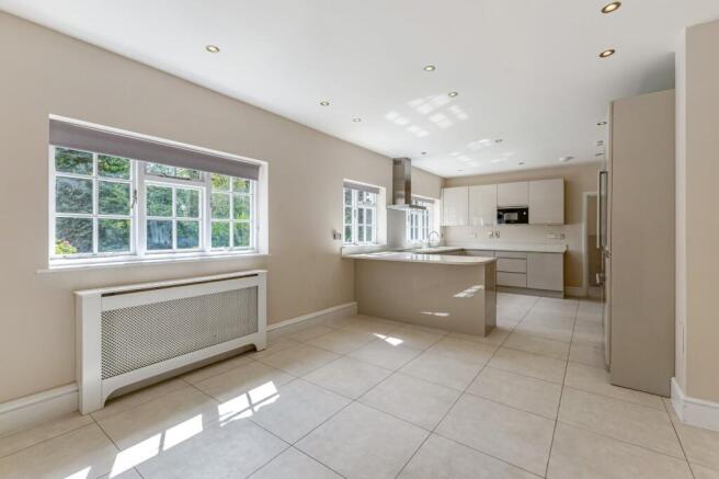 Kitchen/B'fast Room