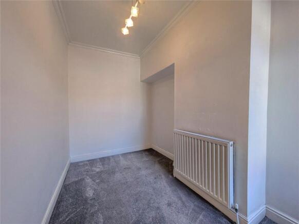 2 bed Terraced to rent Image 7