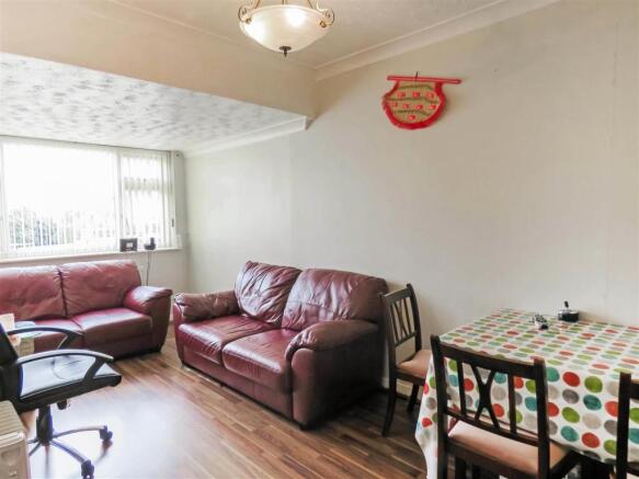 Family Room 2.JPG
