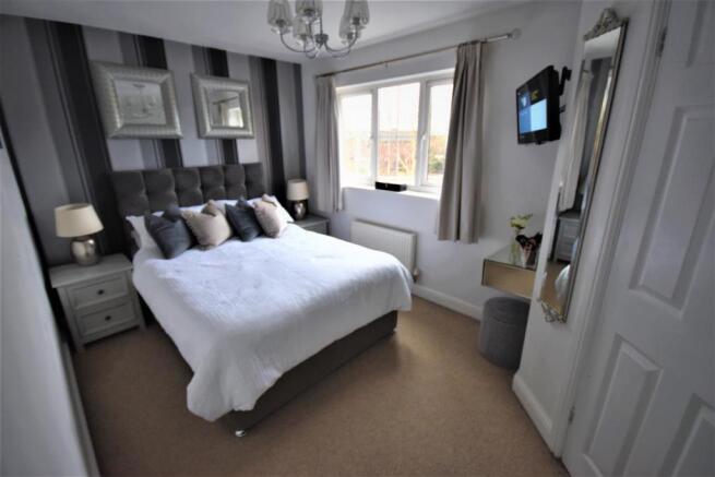 20 Wynnstay Grds Bed 1.JPG