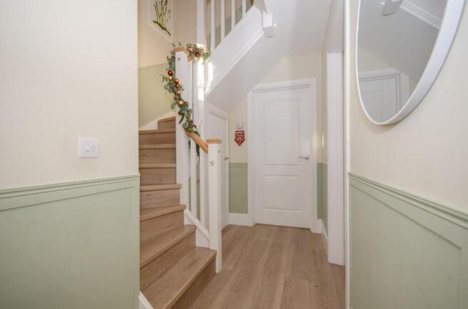 Entrance hall pic 2.jpg