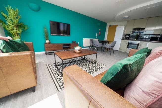 3 bed Apartment to rent Image 7