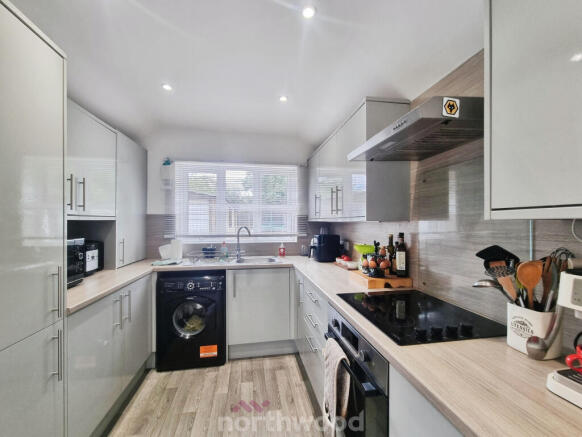 3 bed Semi-Detached for sale Image 2