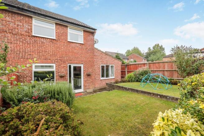3 bed Semi-Detached for sale Image 11