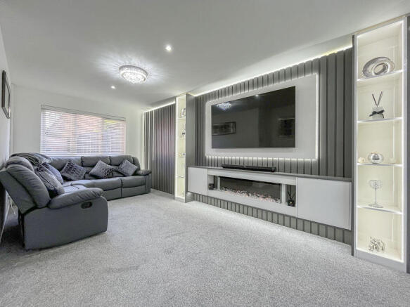 LIVING ROOM/DINER