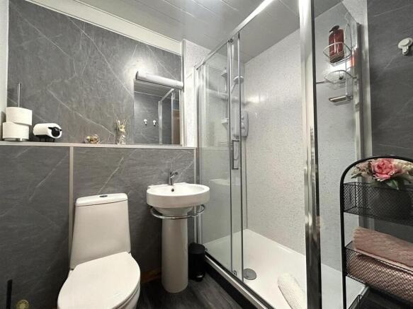 Principal Bedroom En Suite