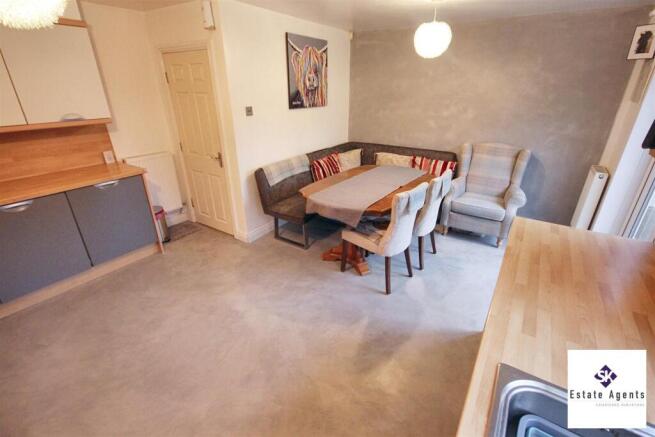 4 bed Semi-Detached for sale Image 9