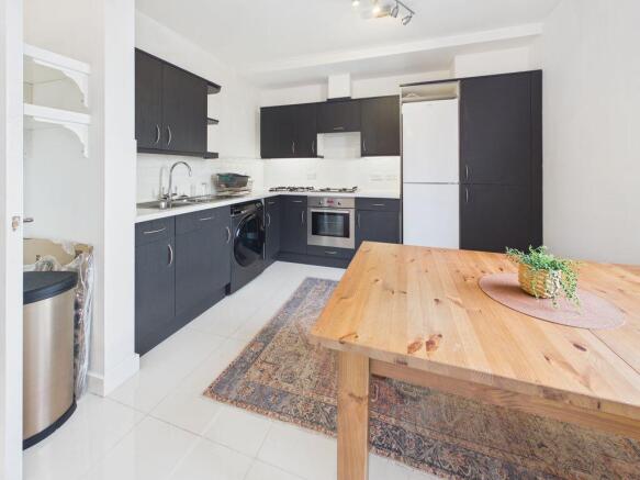 KITCHEN/DINING AREA