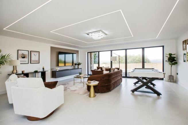 4 bed Detached for sale Image 10