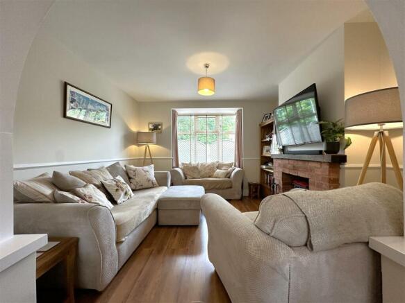 Bay-Fronted Lounge 071