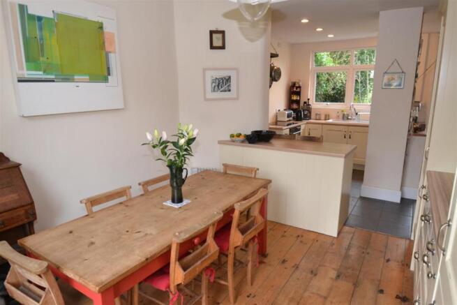 KITCHEN/DINING ROOM