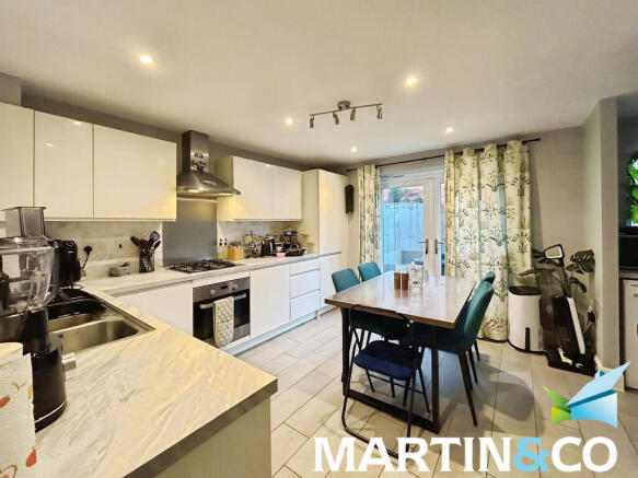 999df985-WhatsApp...