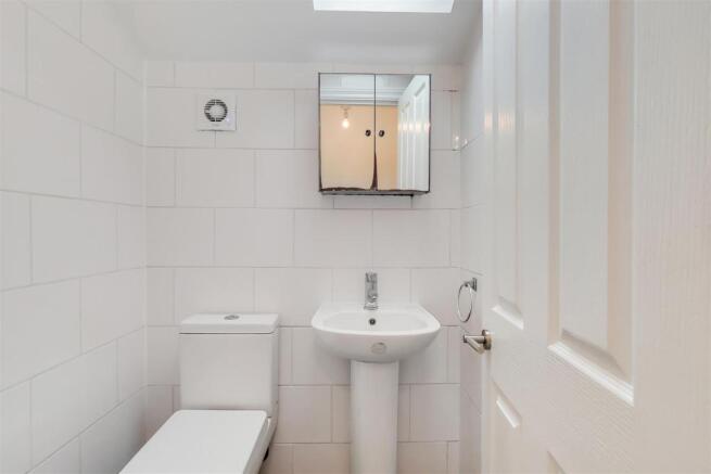 11_Bathroom-0.jpg