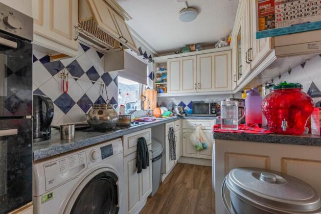 2 bed Flat for sale Image 12