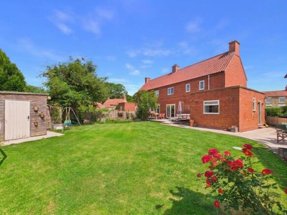 3 bed Semi-Detached for sale Image 4
