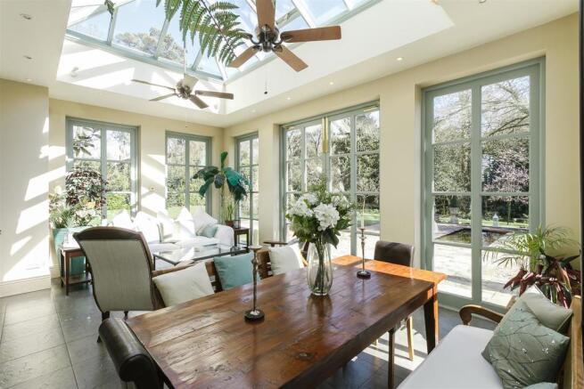 8283274-interior01.jpg