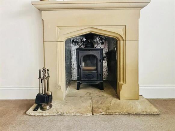 5 bed Detached for sale Image 6
