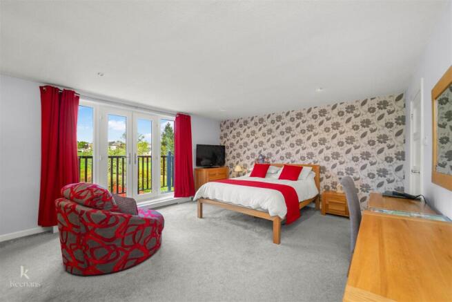 4 bed Detached for sale Image 6
