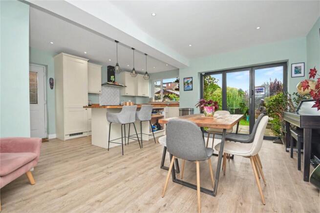 4 bed Semi-Detached for sale Image 12