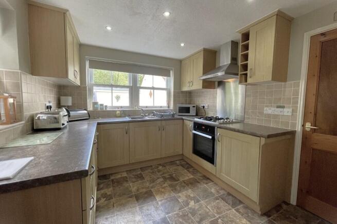 2 bed Semi-Detached for sale Image 5