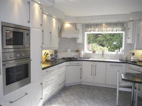 Eat in Kitchen / Mor