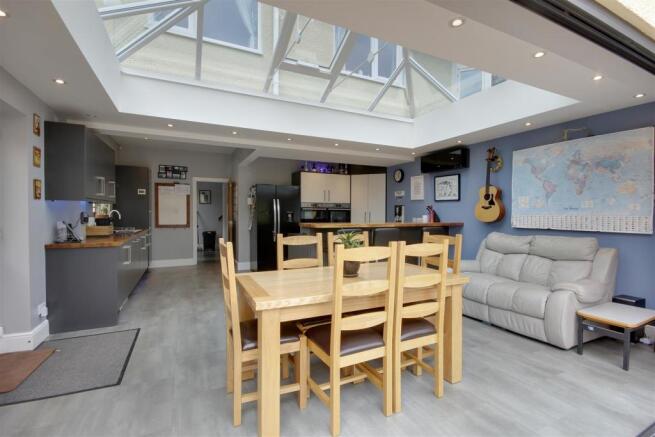 Living Kitchen - Alternative View