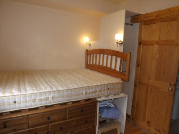 6 Tilehurst Road (14