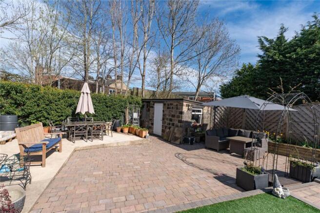 5 bed Detached for sale Image 10