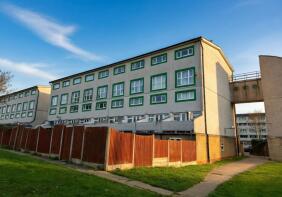 73, Copperfield, Chigwell IG7 5NH