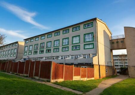 73 Copperfield, Chigwell, Essex, IG7 5NH