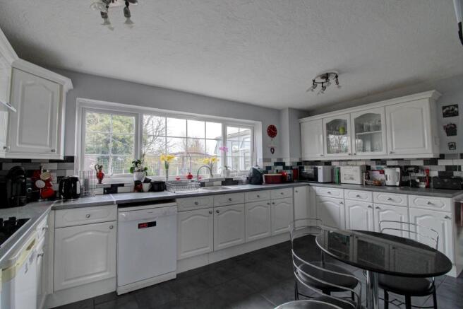 kitchen/breakfast room