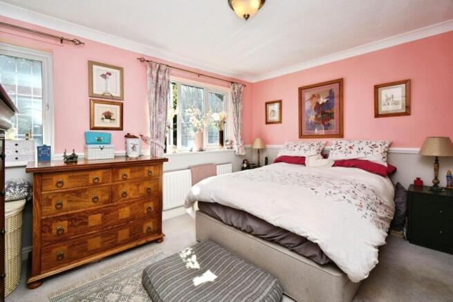 4 bed Detached for sale Image 11