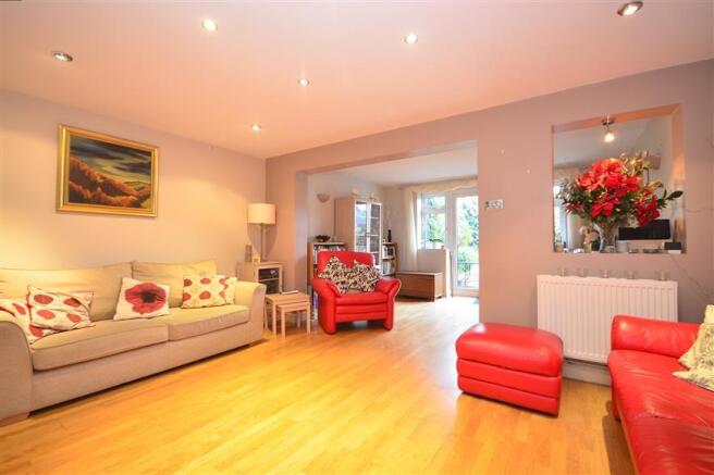 Lounge/Dining Area