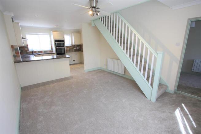108 Kingsley Court Lounge