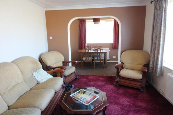 lounge opening to di